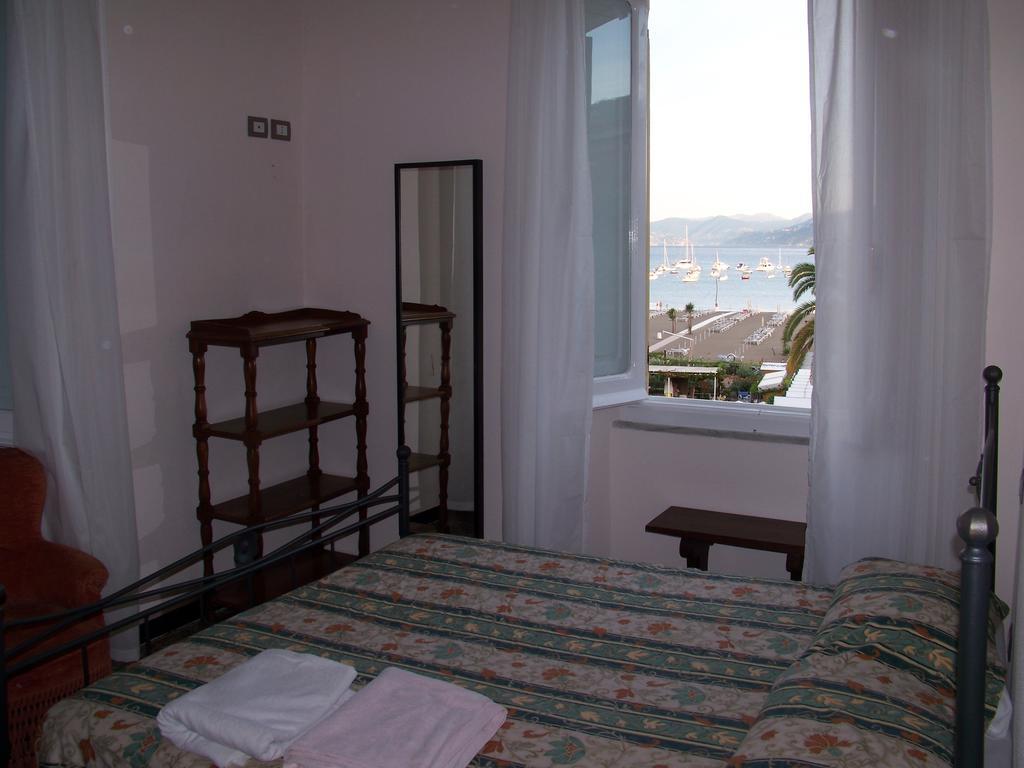 B&B Portobello Сестри Леванте Стая снимка
